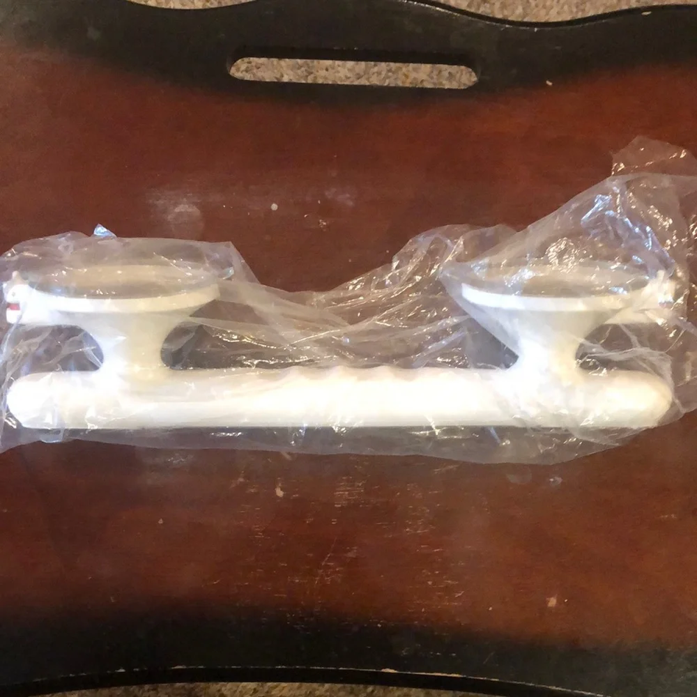 NIB Grooved Grip Extra Large Suction Bar for Bath or Shower in color White